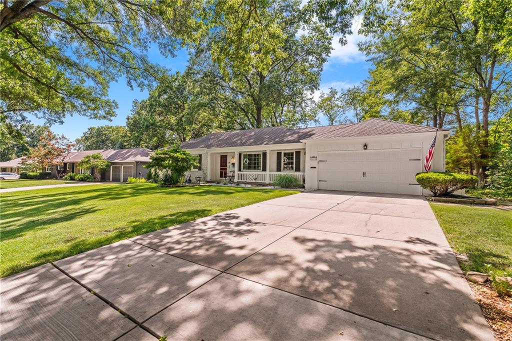 9416 Wenonga Road Leawood, KS 66206 - Photo 3 of 54