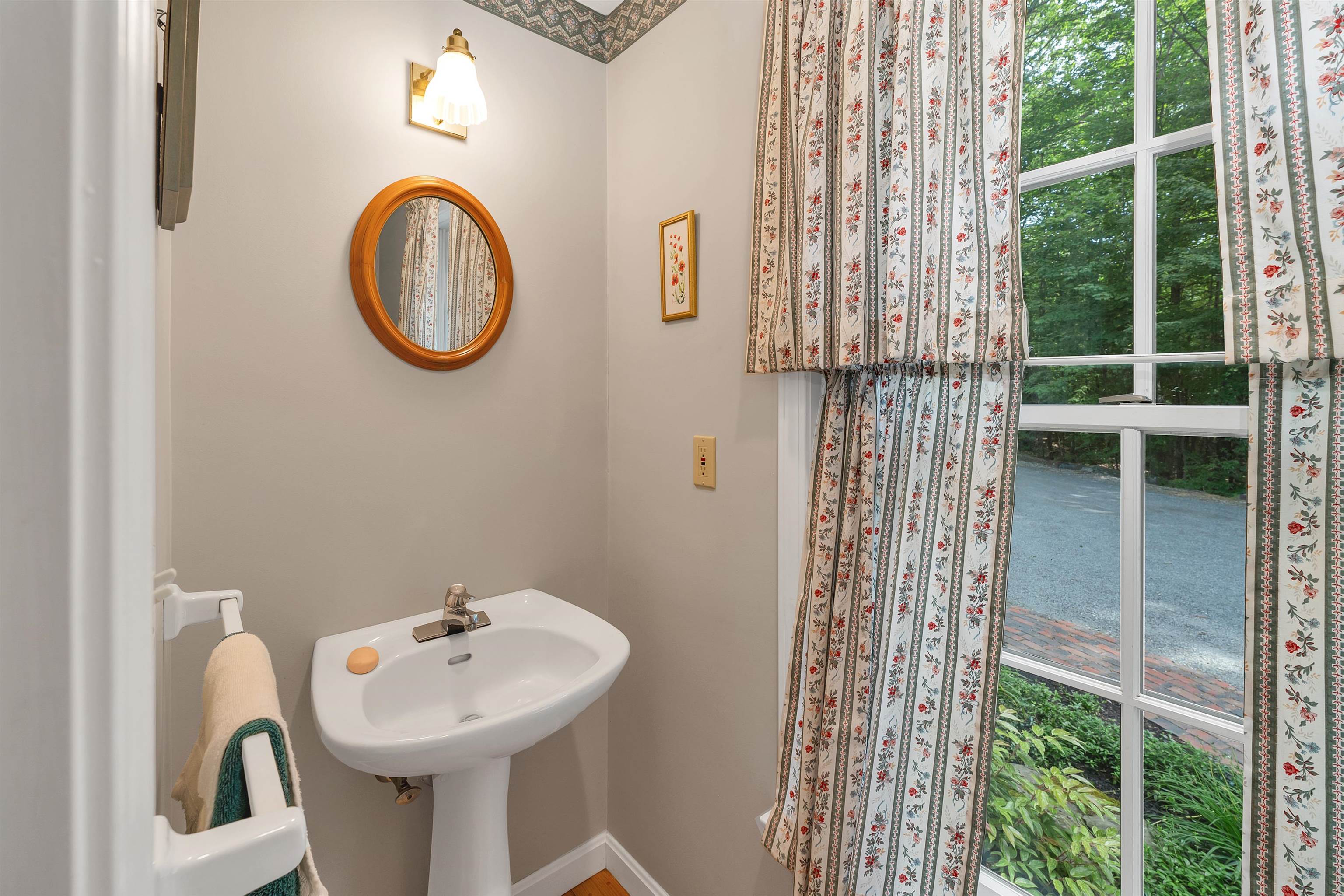 28 Spruce Road Wolfeboro, NH 03894 - Photo 7 of 54 Gallery Image 7