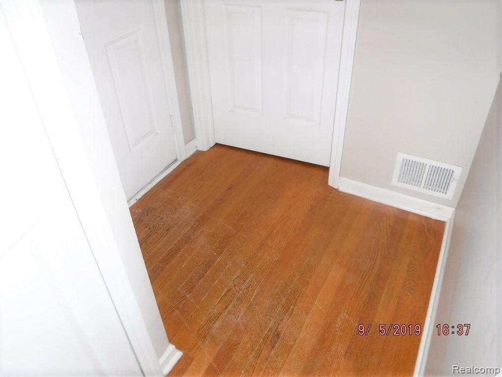 26812 Fairfield Road Southfield, MI 48076 - Photo 10 of 25 DSCF7886.JPG