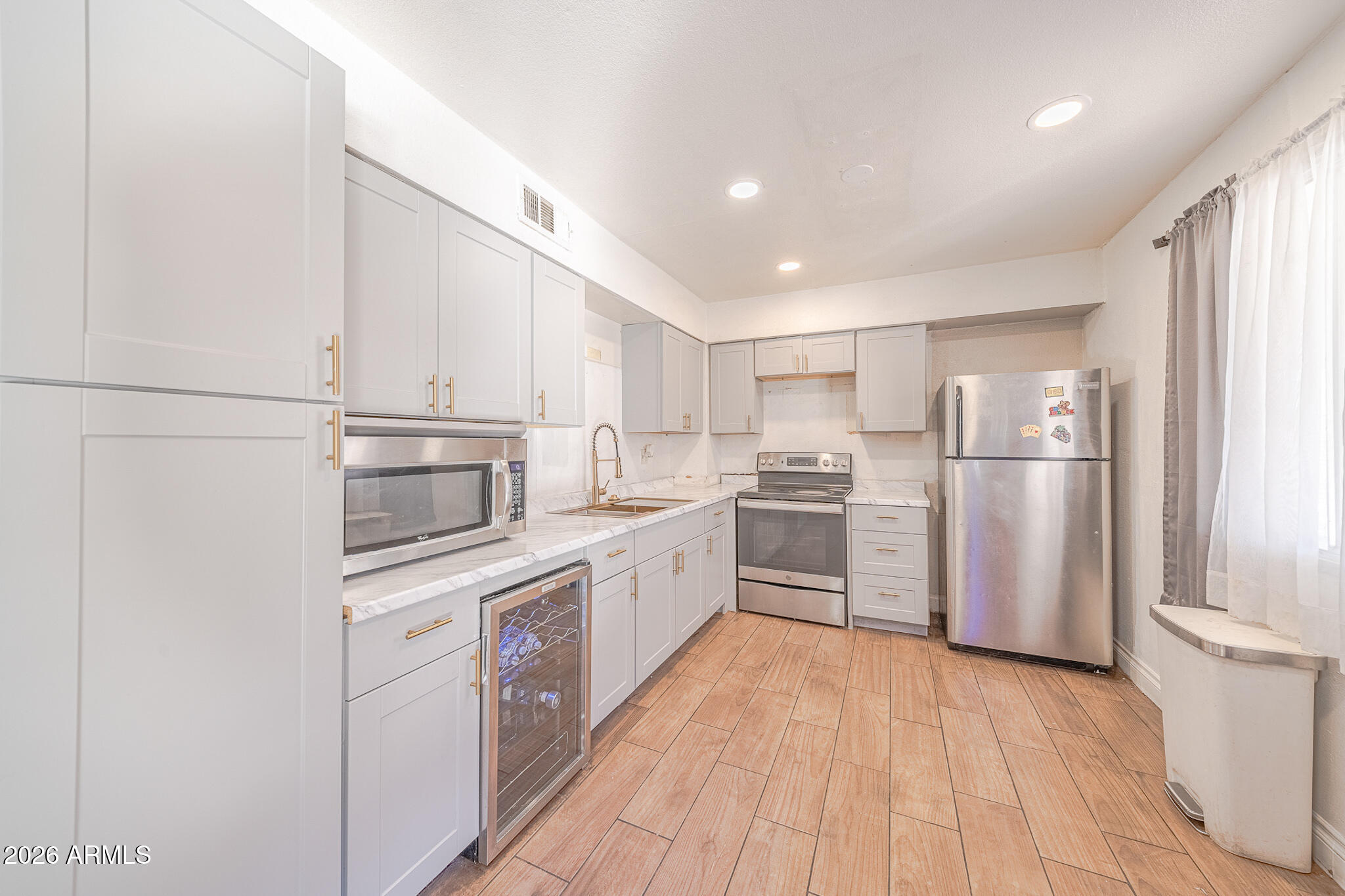 6321 West Cheery Lynn Road Phoenix, AZ 85033 - Photo 5 of 22 IMG_3670