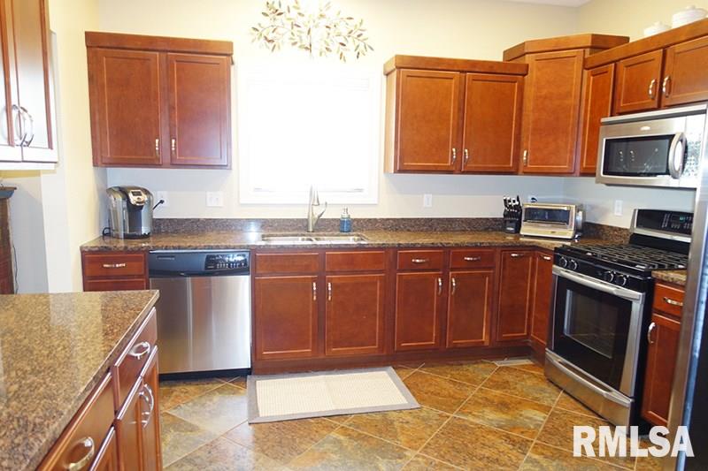 1304 Santa Fe Road Washington, IL 61571 - Photo 11 of 35 Gallery Image 11