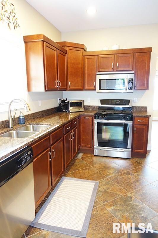 1304 Santa Fe Road Washington, IL 61571 - Photo 12 of 35 Gallery Image 12
