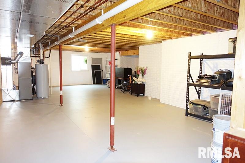 1304 Santa Fe Road Washington, IL 61571 - Photo 24 of 35 Gallery Image 24