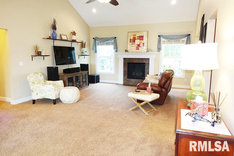 1304 Santa Fe Road Washington, IL 61571 - Photo 8 of 35 Gallery Image 8