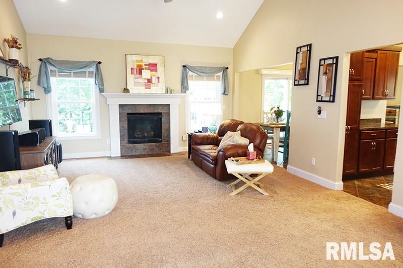 1304 Santa Fe Road Washington, IL 61571 - Photo 9 of 35 Gallery Image 9