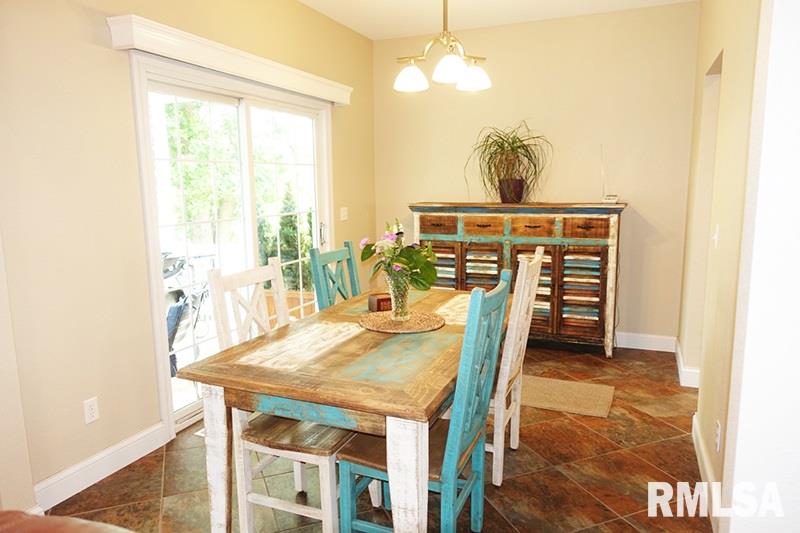 1304 Santa Fe Road Washington, IL 61571 - Photo 10 of 35 Gallery Image 10