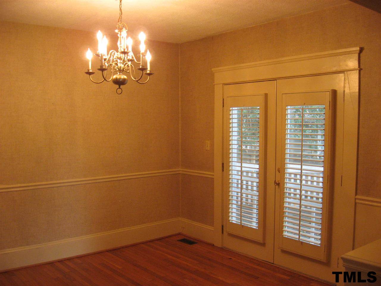 1913 Alexander Road Raleigh, NC 27608 - Photo 4 of 15 Dining room has easy access to kitchen, living room and deck.