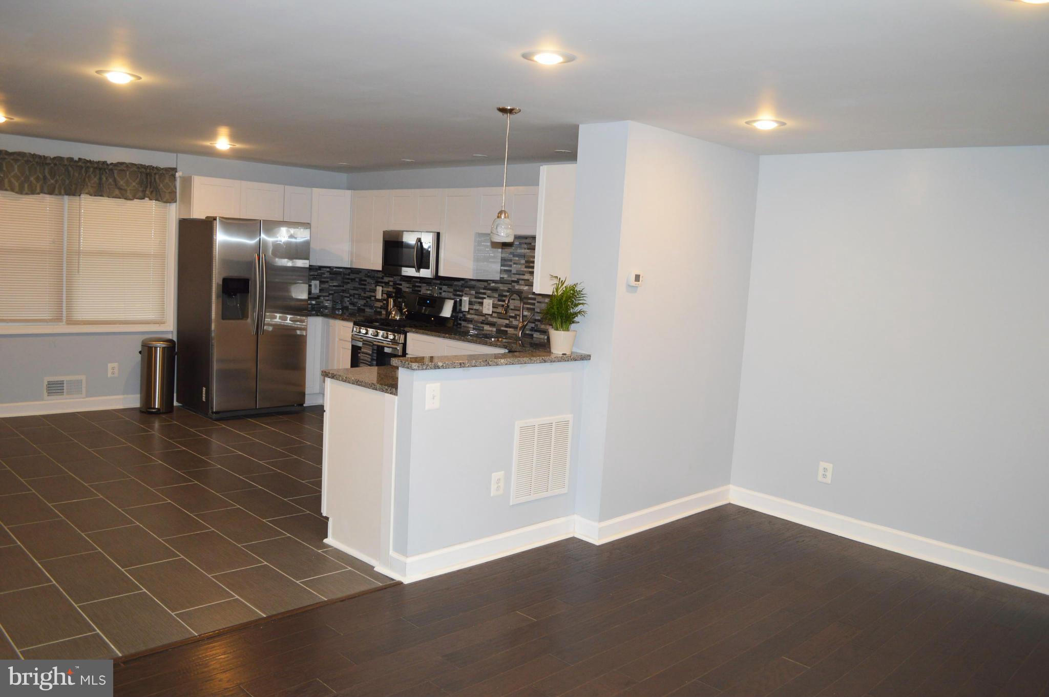 8134 North Boundary Road Baltimore, MD 21222 - Photo 5 of 30 Living Room