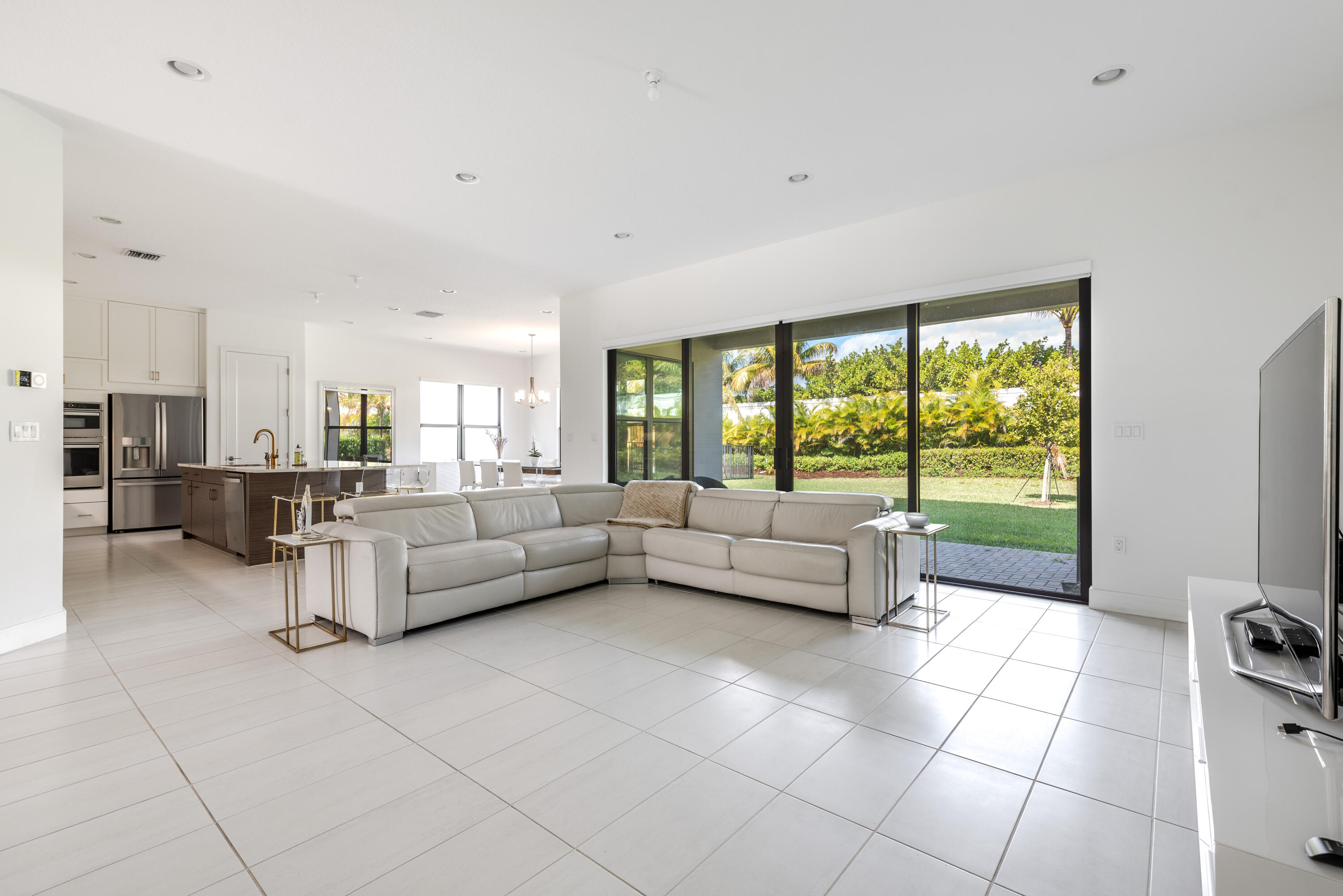 8131 Laurel Falls Drive Boca Raton, FL 33496 - Photo 9 of 46 Living Room