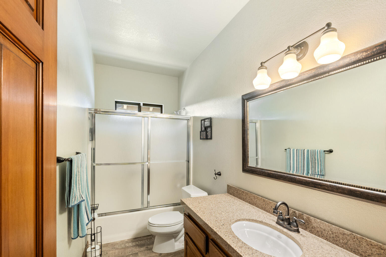 6535 Juniper Crest Road Agua Dulce, CA 91390 - Photo 15 of 63 Bath1 hallway rev