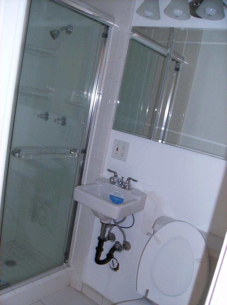 1638 East Roma Avenue Phoenix, AZ 85016 - Photo 8 of 11 Bath - master