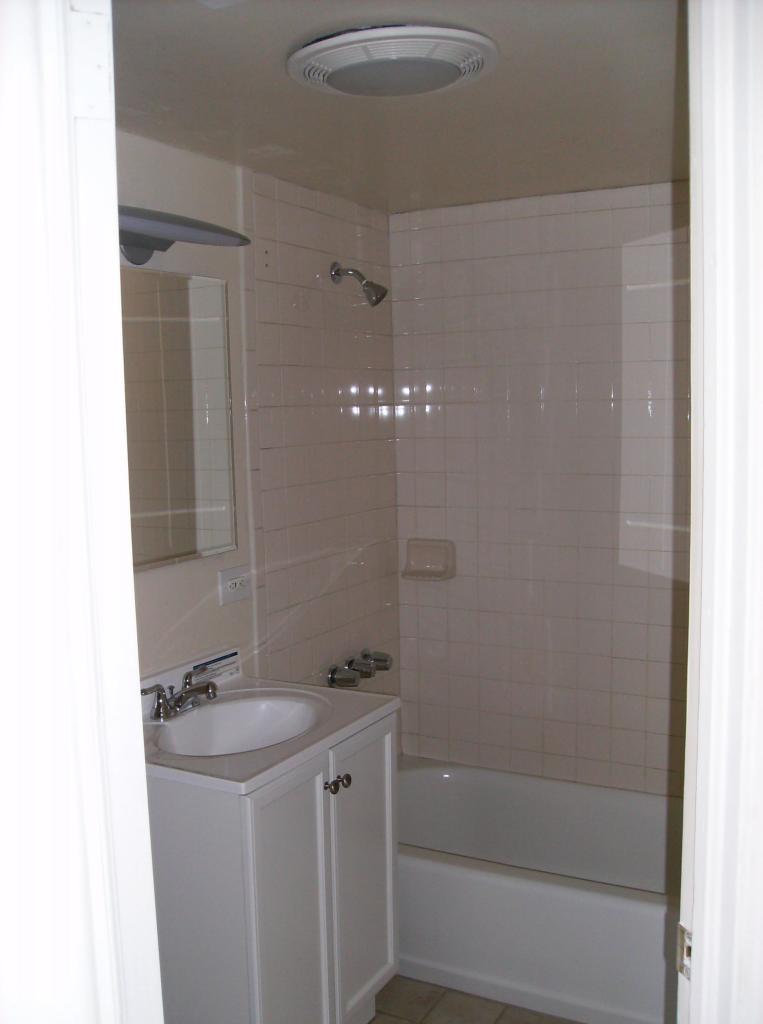 1638 East Roma Avenue Phoenix, AZ 85016 - Photo 9 of 11 Bath - main