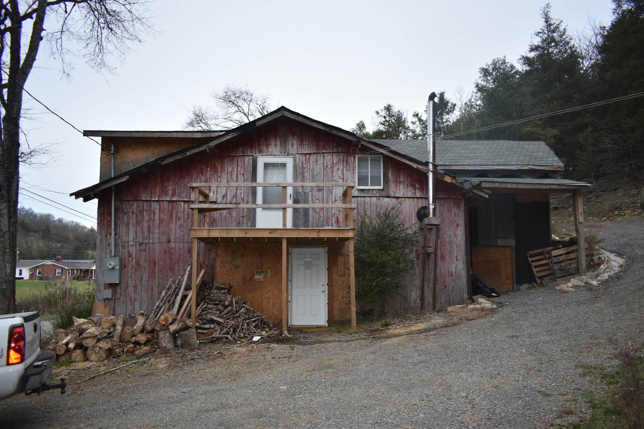a view of a house with backyard space