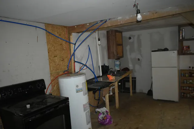 a view of entryway and workspace