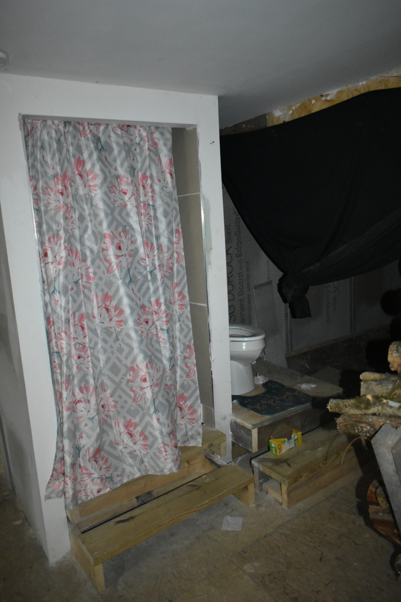 256 Maggart Road Elmwood, TN 38560 - Photo 16 of 25 a living room with a couch and a fireplace