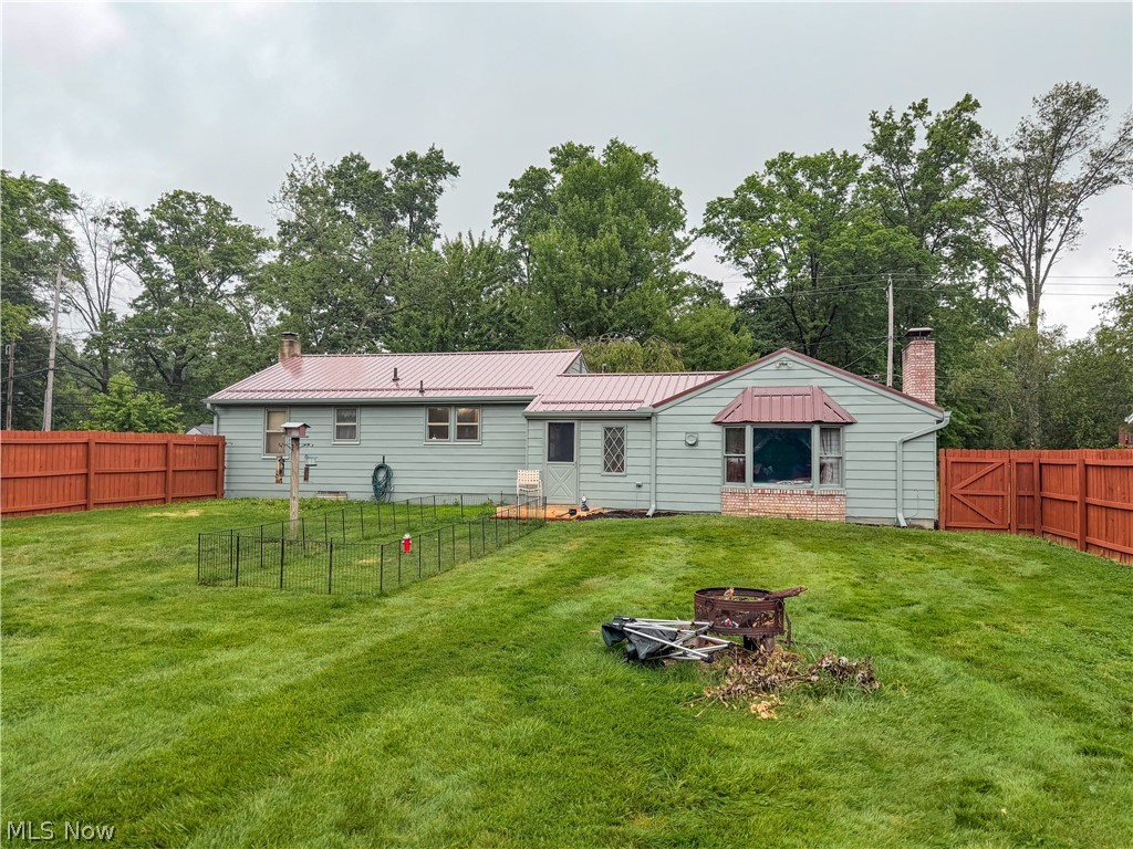 4715 New Road Youngstown, OH 44515 - Photo 2 of 27