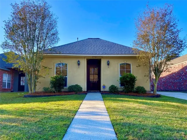 $1,900 | 5578 Arialo Drive, Baton Rouge, LA 70820