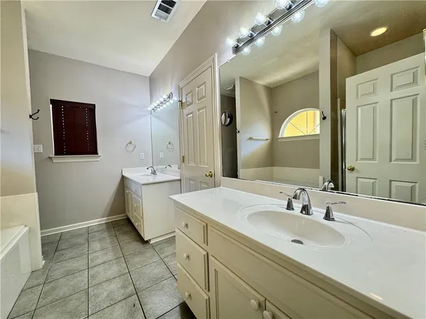 $2,100 | 5578 Arialo Drive, Baton Rouge, LA 70820