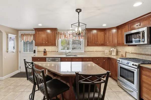 $799,900 | 33 Julia Road, Weymouth, MA 02191