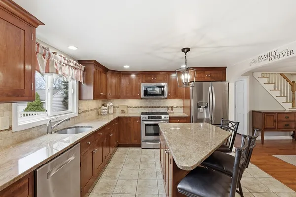 $799,900 | 33 Julia Road, Weymouth, MA 02191