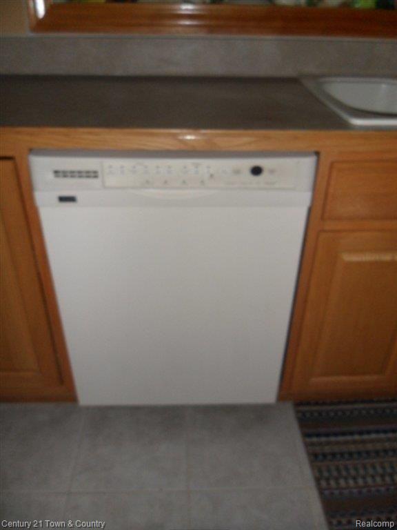 17144 Huntington Road Detroit, MI 48219 - Photo 36 of 57 Kitchen 6.JPG