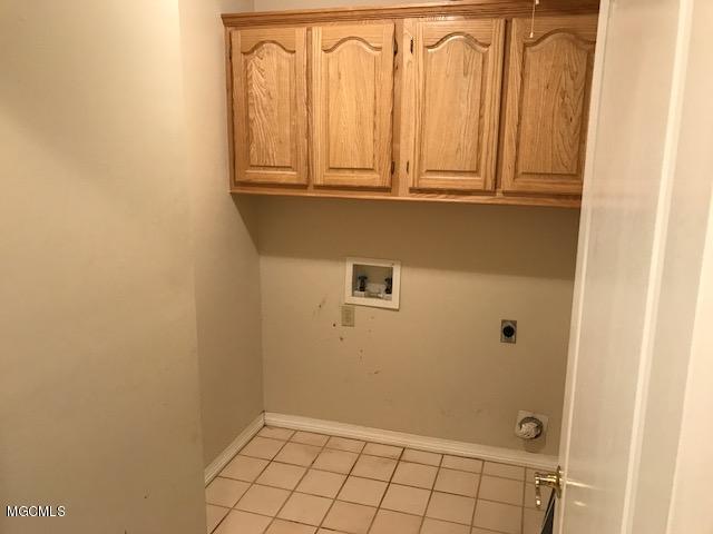 10643 Firetower Road Pass Christian, MS 39571 - Photo 20 of 31 Laundry Room