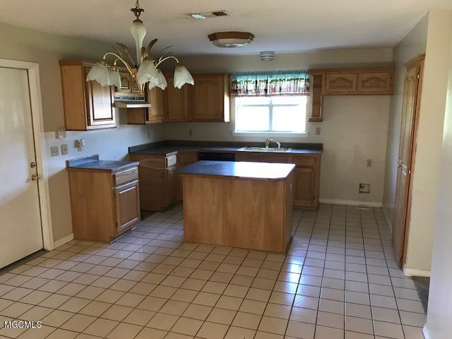 10643 Firetower Road Pass Christian, MS 39571 - Photo 5 of 31 Kitchen