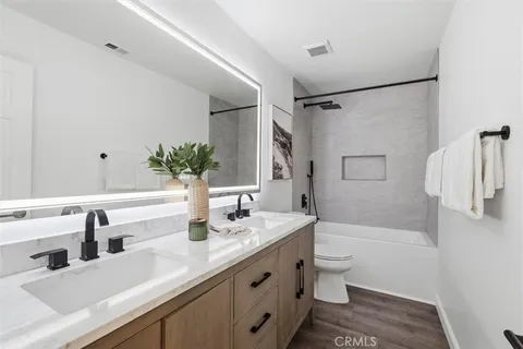 $1,339,000 | 1456 Manhattan Beach Boulevard, Unit C, Manhattan Beach, CA 90266