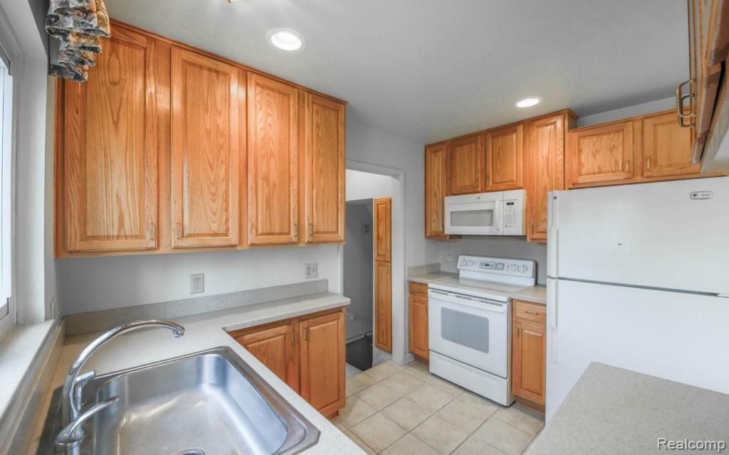 23640 Tuck Road Farmington, MI 48336 - Photo 10 of 21