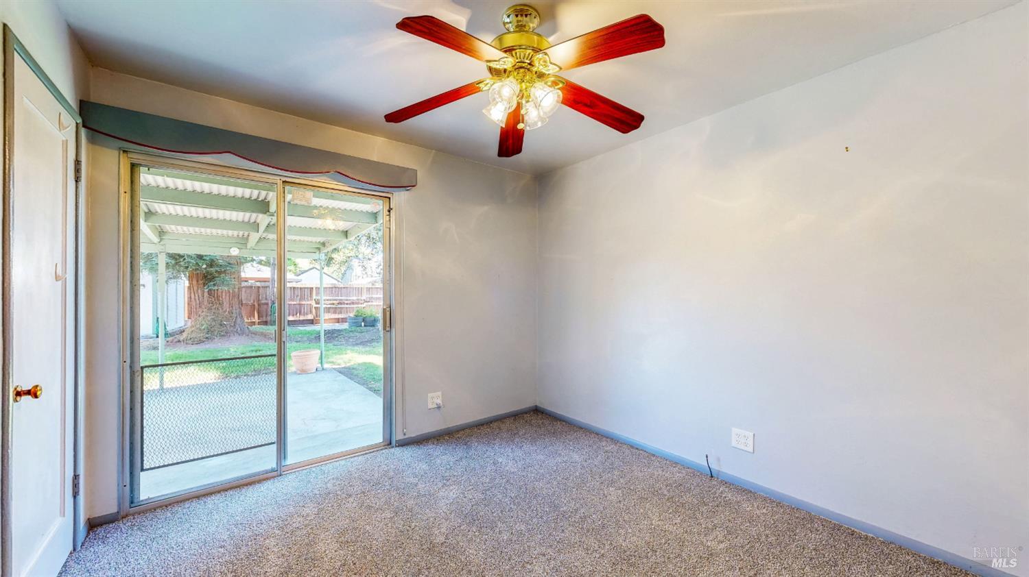 809 Maple Avenue Vallejo, CA 94591 - Photo 21 of 46 a view of an empty room and window