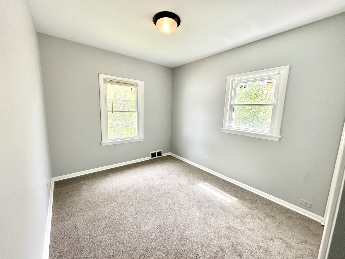 301 Illinois Avenue Elgin, IL 60120 - Photo 8 of 14 an empty room with a window