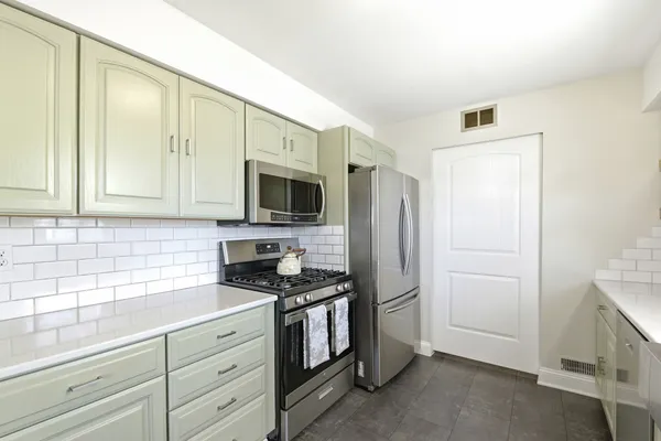 $324,900 | 16426 South Dan O'Connell Drive, Plainfield, IL 60586