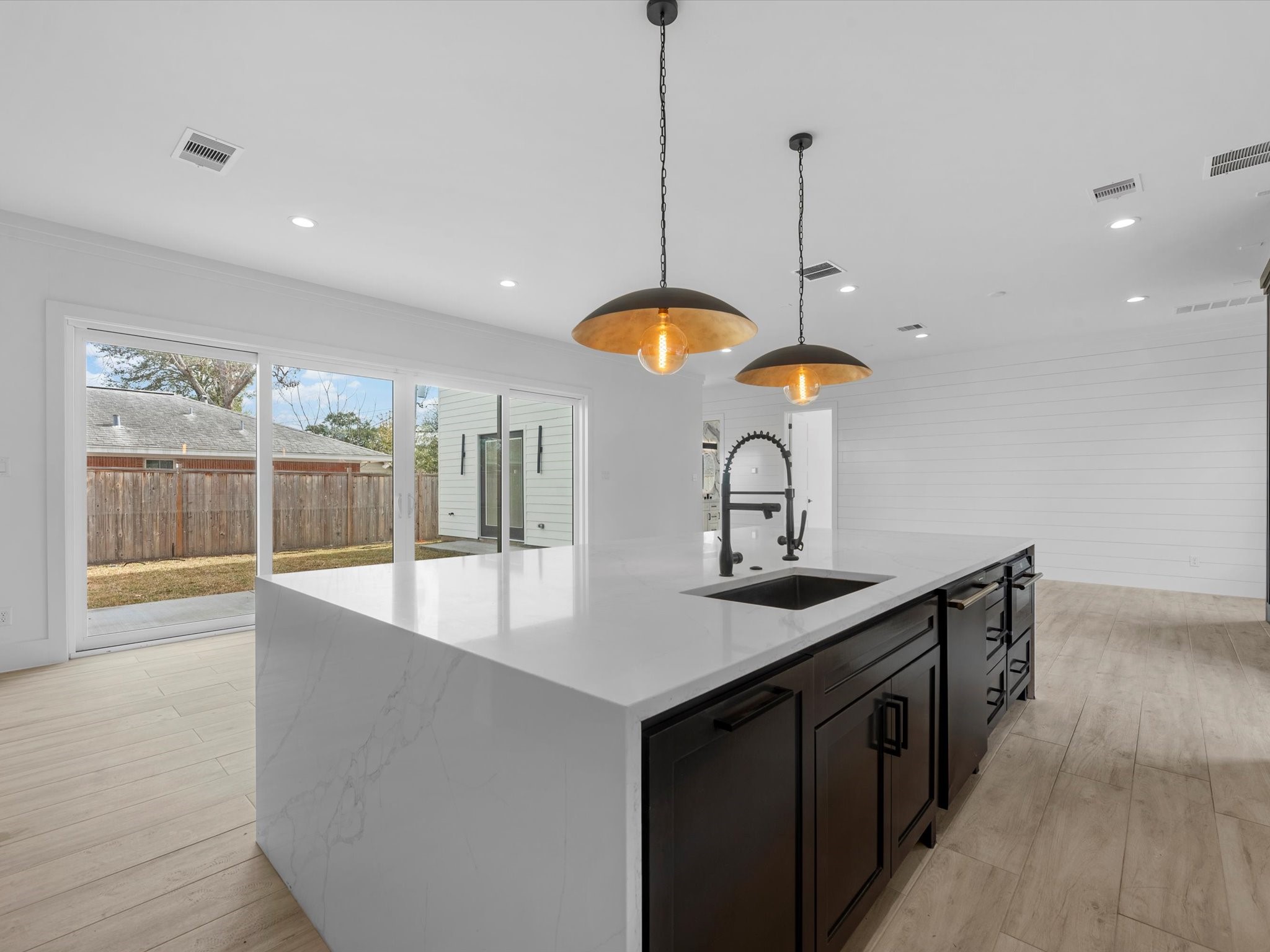 943 West 31st Street Houston, TX 77018 - Photo 11 of 27