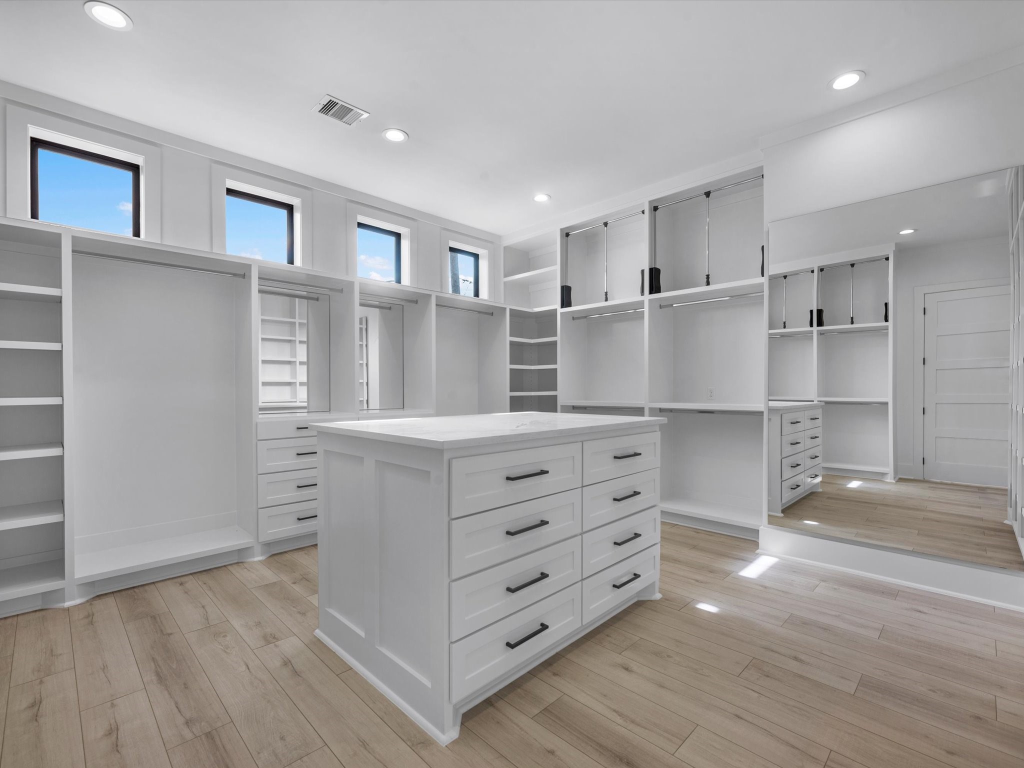 943 West 31st Street Houston, TX 77018 - Photo 17 of 27