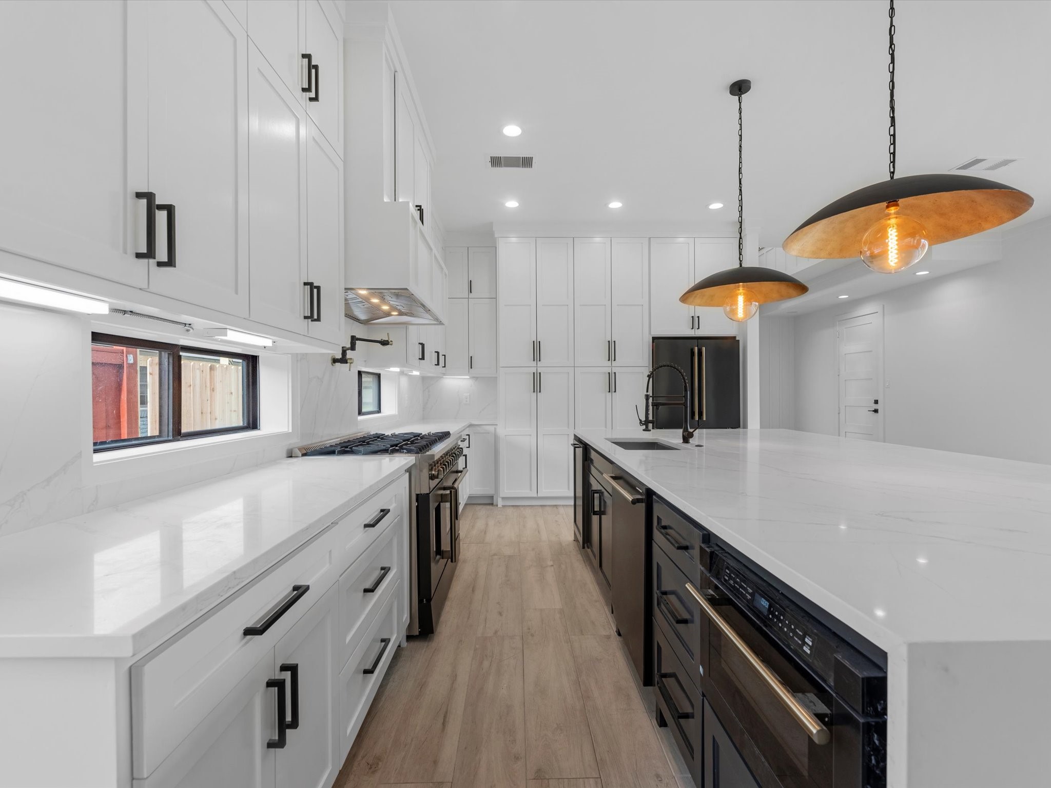 943 West 31st Street Houston, TX 77018 - Photo 10 of 27