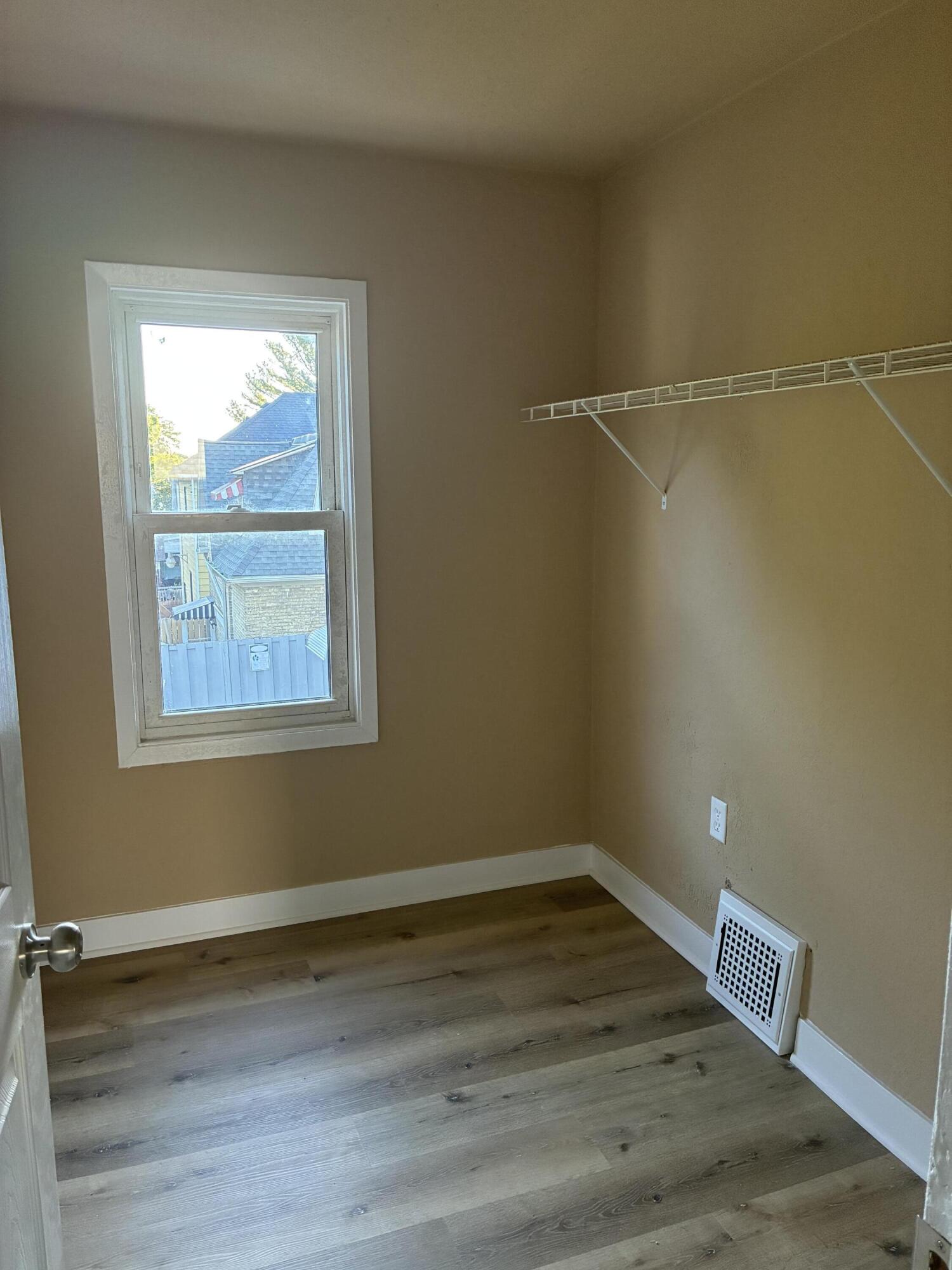 2415 Prospect Street Racine, WI 53404 - Photo 8 of 33 UPPER BED 1