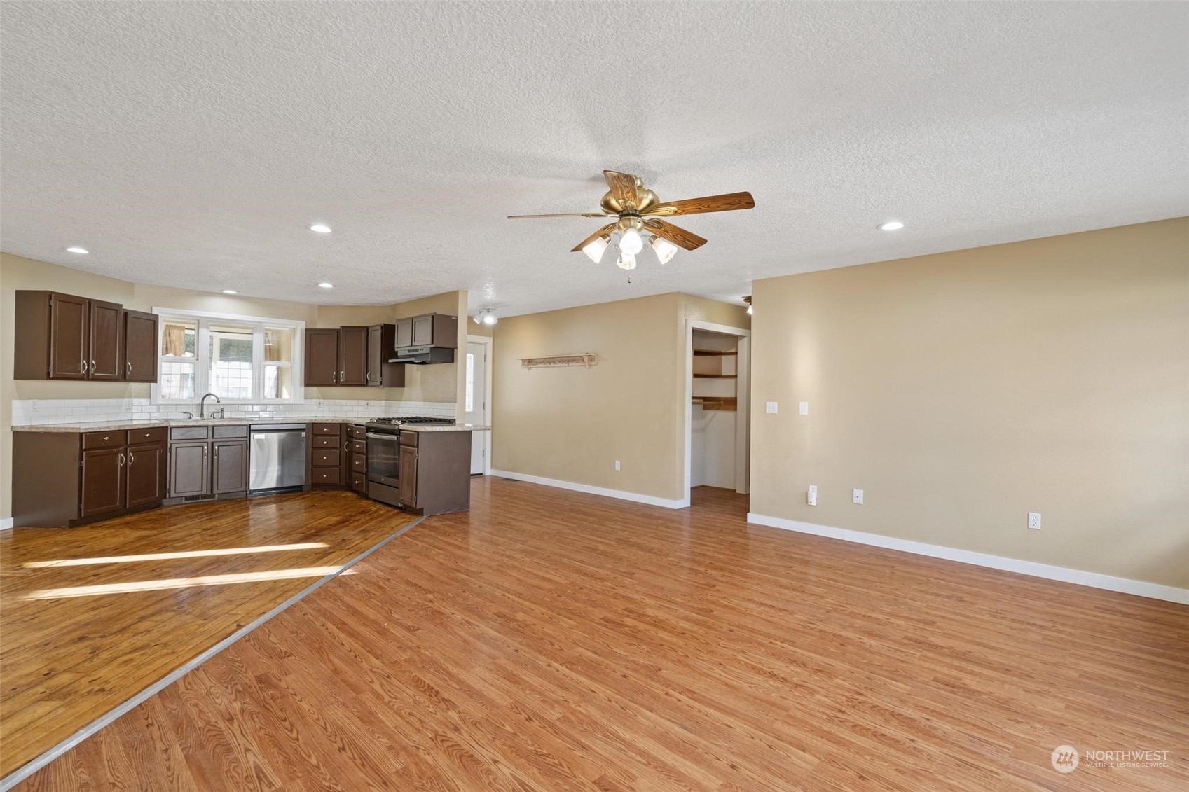 910 Southwest Mayer Street Winlock, WA 98596 - Photo 6 of 40 Gallery Image 6