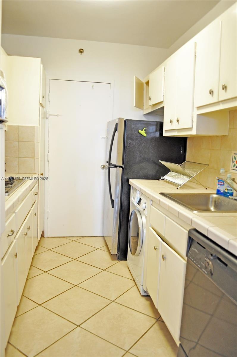 100 Lincoln Road, Unit 441 Miami Beach, FL 33139 - Photo 3 of 15