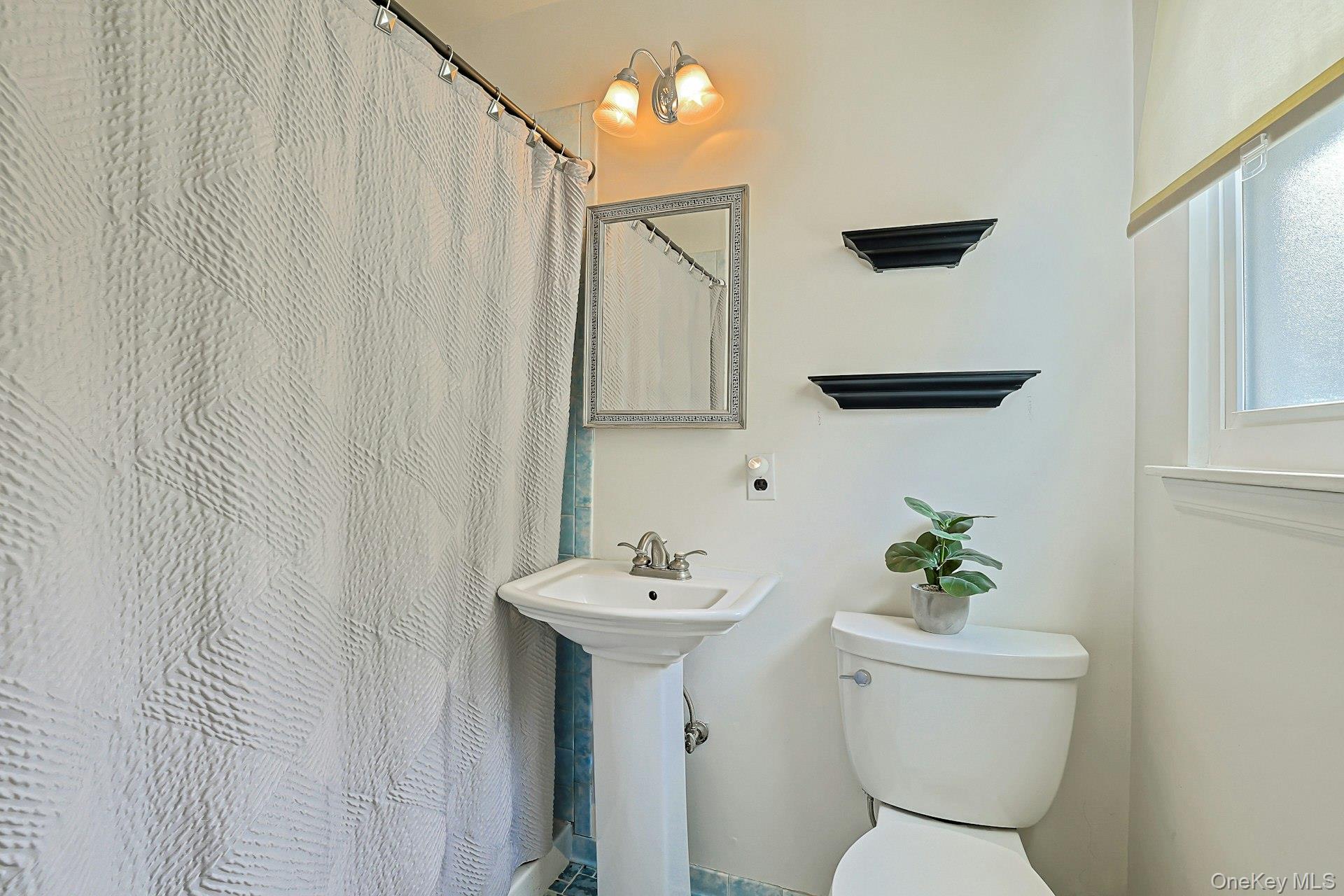 60 Pine Street Ardsley, NY 10607 - Photo 23 of 43 Full Ensuite Bath
