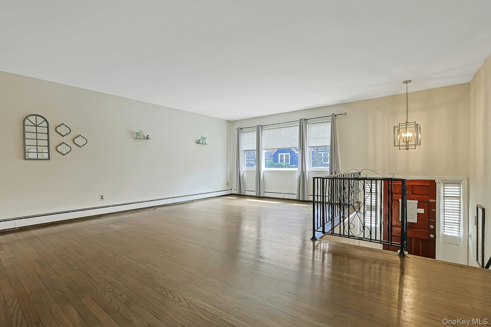 60 Pine Street Ardsley, NY 10607 - Photo 4 of 43 Spacious and Bright Living Room