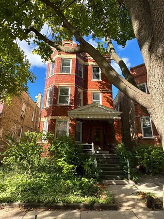 $2,400 | 3078 North Davlin Court, Unit 2, Chicago, IL 60618