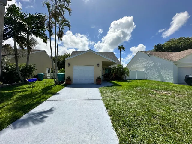 $3,200 | 17 Tara Lakes Drive East, Boynton Beach, FL 33436