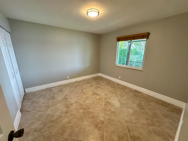 $3,200 | 17 Tara Lakes Drive East, Boynton Beach, FL 33436