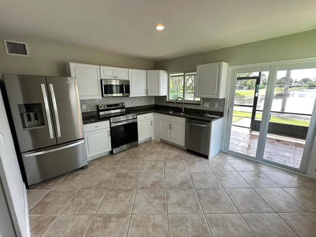 $3,200 | 17 Tara Lakes Drive East, Boynton Beach, FL 33436