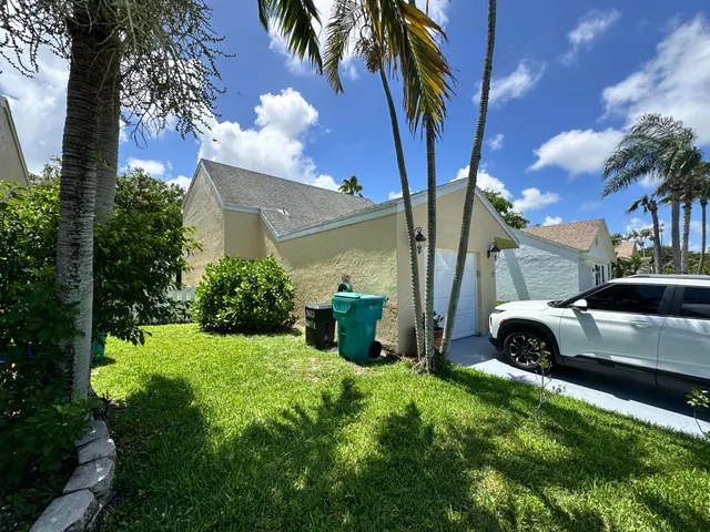 $3,200 | 17 Tara Lakes Drive East, Boynton Beach, FL 33436