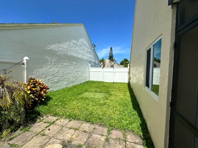 $3,200 | 17 Tara Lakes Drive East, Boynton Beach, FL 33436