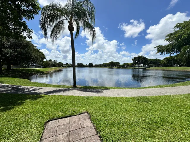 $3,200 | 17 Tara Lakes Drive East, Boynton Beach, FL 33436