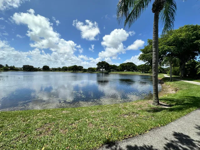 $3,200 | 17 Tara Lakes Drive East, Boynton Beach, FL 33436