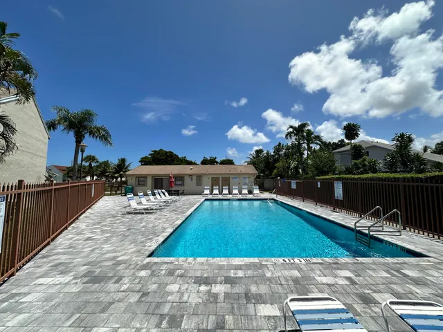 $3,200 | 17 Tara Lakes Drive East, Boynton Beach, FL 33436