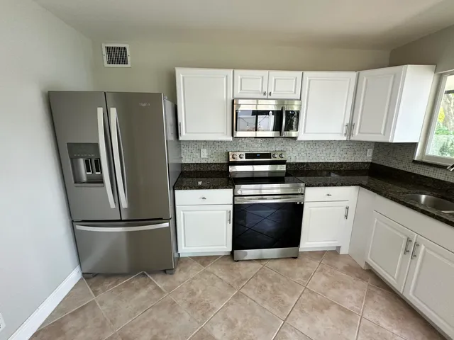 $3,200 | 17 Tara Lakes Drive East, Boynton Beach, FL 33436